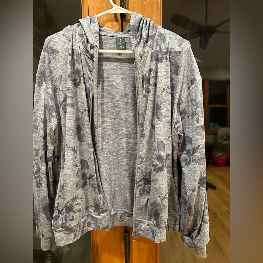 Like new!!! Free Country Women's Gray Floral Zip-Up Jacket